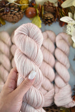 Load image into Gallery viewer, Blush Cormo