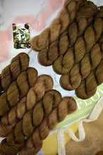 Load image into Gallery viewer, Magnolia Leaves