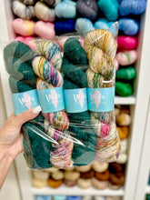 Load image into Gallery viewer, EXTRA SCOOPS YARN
