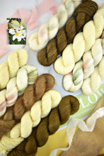 Load image into Gallery viewer, Magnolia Leaves
