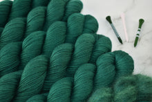 Load image into Gallery viewer, Queen of the Green
